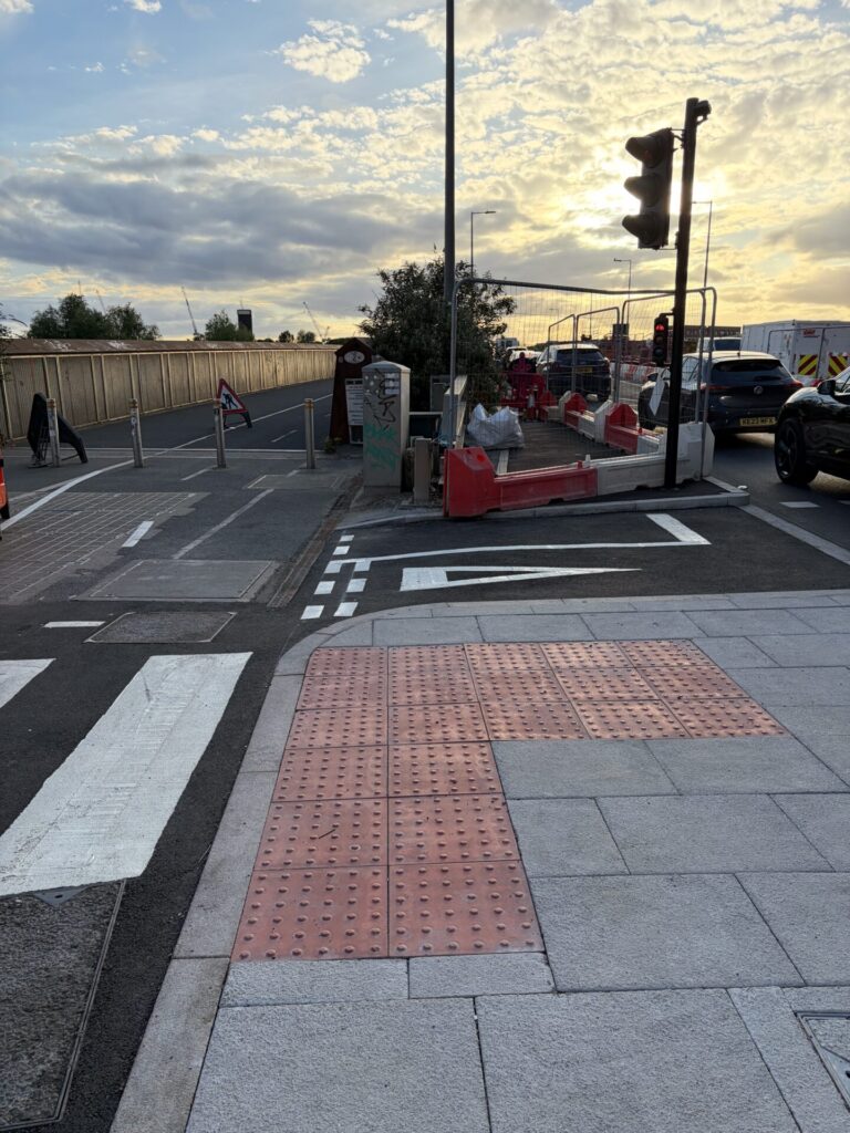 Two 2-way cycle tracks connecting at right angles, with one continuing ahead over a bridge.
